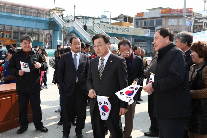 김천시의회, 태극기 달기 캠페인 동참