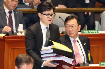 한동훈, 野 탄핵 논의에 "국정 마비시키겠다는 불법 탄핵"