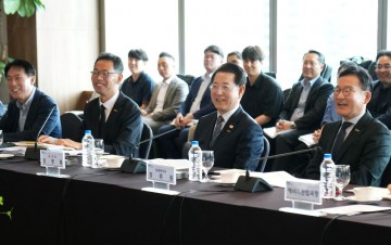 김영록 전남도지사, 더불어민주당 전남도당과 예산정책협의회 열어 