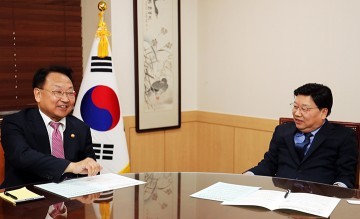 권선택 대전시장, 유일호 경제부총리에게 ‘대전의료원 설립’ 당위성 설명!