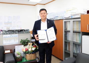 여성용 유성구의회 부의장, ‘2025 지방의정대상’ 우수상 수상