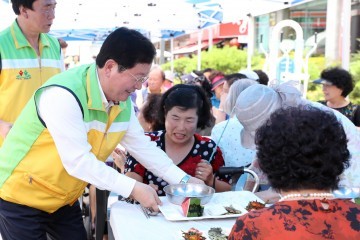 장종태 서구청장, ‘사랑의 밥차’ 식사 하세요!