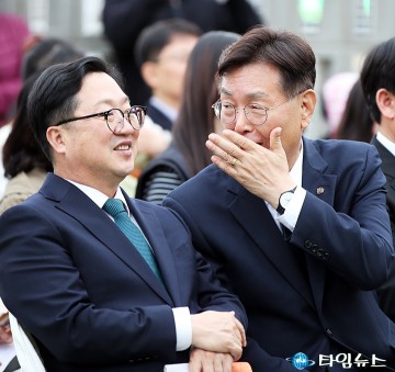 대화 나누는 이장우 대전시장과 김제선 중구청장