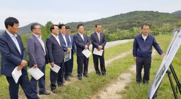 충남도의회 농경환위, 산수저수지 찾아 영농철 가뭄 대책 점검