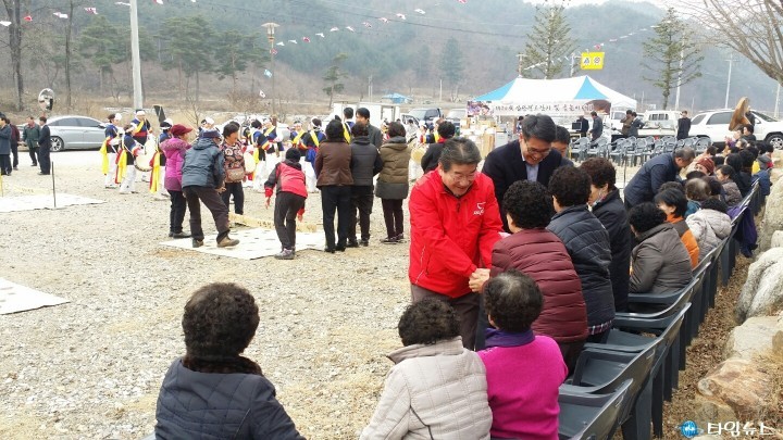 새누리당 강석호 예비후보 울진군 북부 주민 실버축구단 찾아 인사