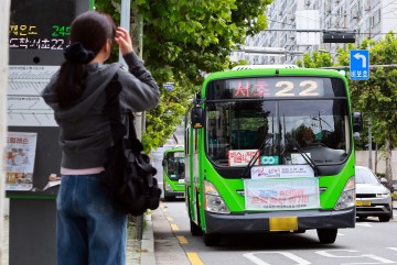 퇴근길 버스 내리다 사고…출퇴근 산재 8월까지 1만건 육박