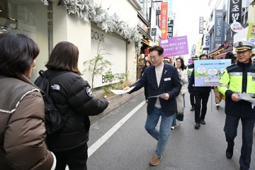 대전 중구, 원도심서 교통안전 캠페인…주민과 함께 ‘기분 좋은 동행’