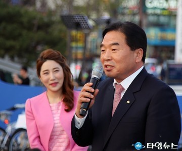 인사하는 박수범 대덕구청장