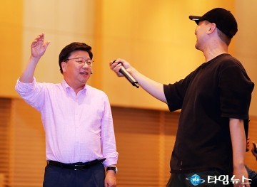 권선택 대전시장, 랩을 즐기다!