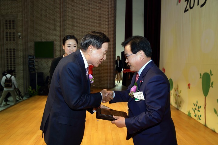 칠곡군 2015 경북사랑의 열매 유공자 포상식 특별상 수상