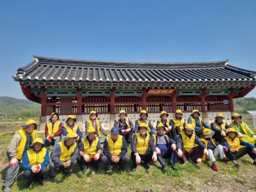 탄부면노인자원봉사단, 효열각·장산각 문화재 환경정비 나서