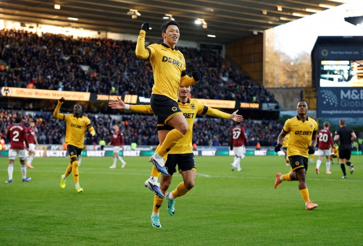 "울버햄프턴 좁다"… 황희찬, 네덜란드 명문 PSV 에인트호번 '러브콜'에 흔들리나?