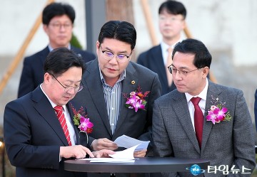 대화 나누는 이장우·정명국·박희조