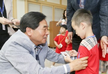 유치원생들, 박수범 대덕구청장 할아버지 만났어요!