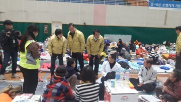 이완영 의원, 포항 지진 피해현장 찾아 이재민 위로
