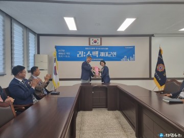 충북남부보훈지청, ‘리;스펙 제대군인, 감사합니다’ 꽃다발 전달