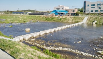  서산시 성연면 평1리 경관개선사업 준공.. 교량경관조명 설치로 아름다운 야경 연출
