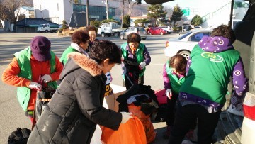  청주시 가덕면 새마을지도자  새마을부녀회 숨은자원 모으기 행사 가져
