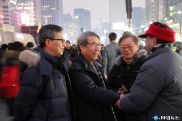 전 총리 정운찬 동반성장연구소 이사장 - 촛불집회 참석