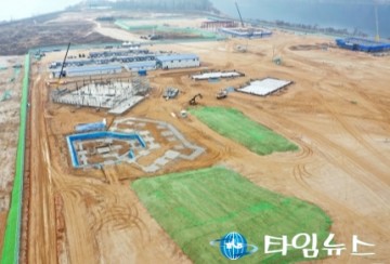 [지역 기동취재/춘천 레고랜드 /지역경제 견인차역할 큰 기대감]  춘천 레고랜드 테마파크 공사 2021년 5월 완공 목표...시공사 현대건설 측 "현재 55개동 중 기초공사 8개동 완료"