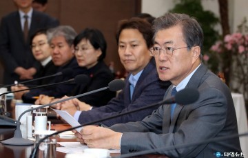 문재인 대통령 "최저임금 인상 안착 위해 상가 임대료 부담 낮춰라" 