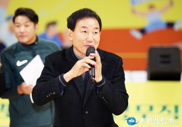인사말 하는 박용갑 전 중구청장