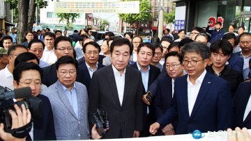 박상우 LH 사장 브리핑 받는 이낙연 총리