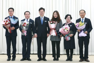 이재명 지사, 지역경제 발전 위해 우수 여성기업 발굴 우수여성기업상 직접 수여 
