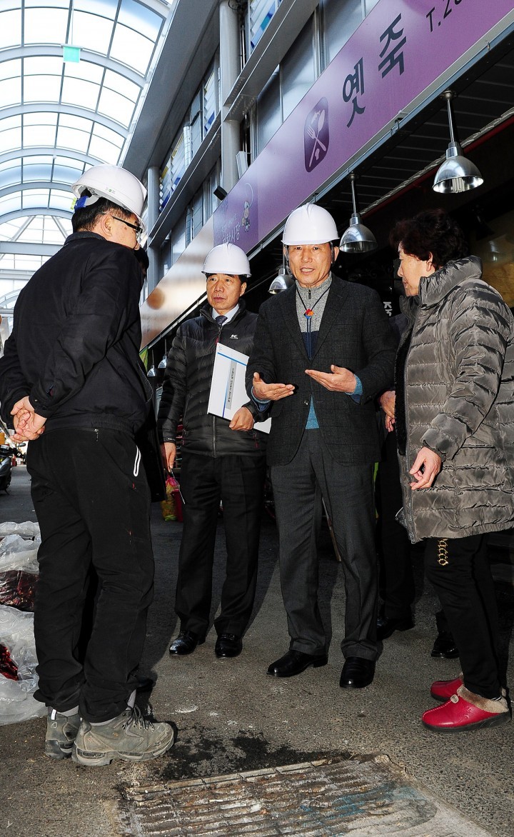 박용갑 중구청장, 문창시장 아케이드 공사현장 방문