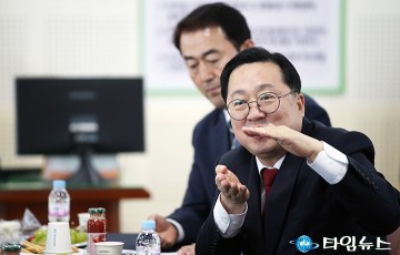 이장우 대전시장 “대전의 길은 택시에서 듣는다”…모범운전자와 현장 토크