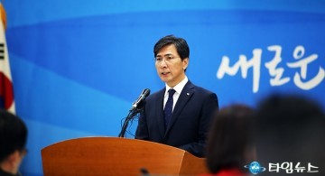 송년 기자회견하는 안희정 지사
