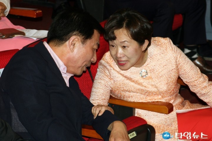 이재선 전 의원·민병주 의원, 대화중!