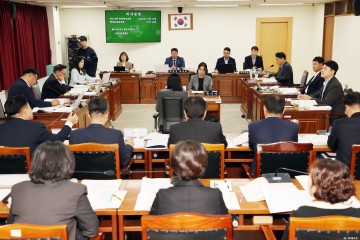 충북도의회 행정문화위원회, 문화체육관광국 행정사무감사서 다양한 현안 질의