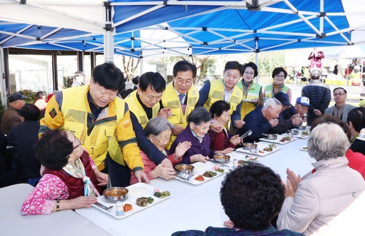 대전 서구의회 서구정책발전연구회, 급식봉사 활동