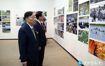 제21회 대전·충남 보도사진전 둘러보는 설동호 대전시교육감