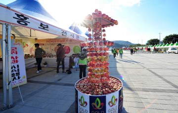 군위군 ‘2018 골드앤위 농산물 한마당’ 성료