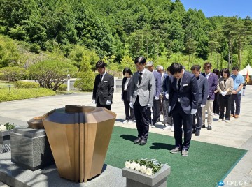 충북남부보훈지청, 청주시 기관장과 괴산 호국원 참배 실시