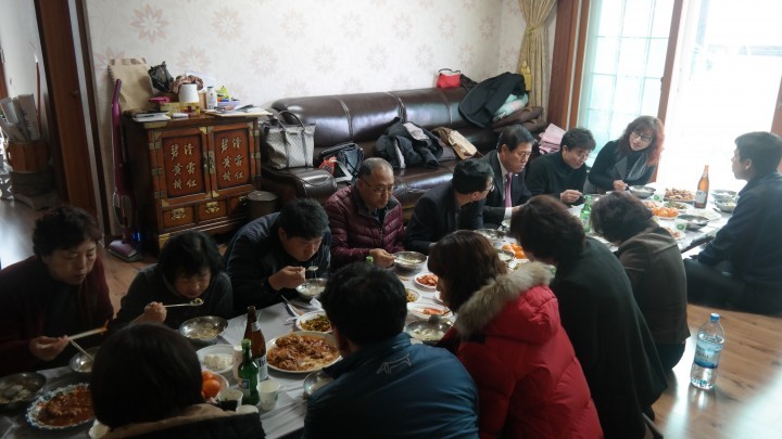 인동동 새마을부녀회 2월 월례회 및 윷놀이 행사 개최 