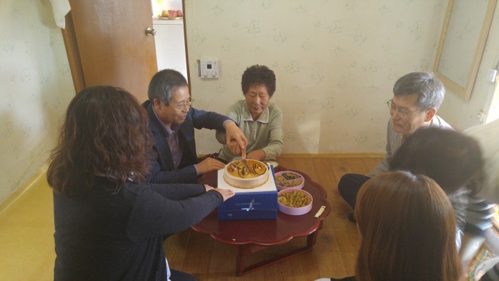 부안읍, 무자녀 홀몸어르신 생신 챙겨드리기 나눔봉사