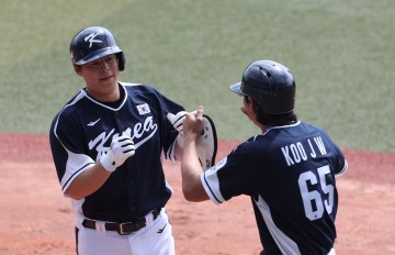 ‘307억의 거포’ 노시환, 초구 번트에 녹아든 헌신… 류지현호 ‘원팀’ 완성