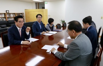 충남도의회 윤석우 의장, 김종진 문화재청장 만나 현안 사업 건의