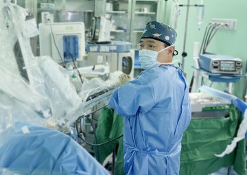 고동훈 건양대병원 교수, 로봇 공여신장절제술 성공