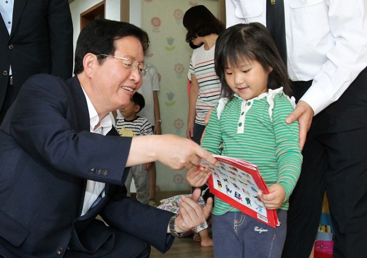 장종태 서구청장, 추석맞이 아동양육 시설 위문