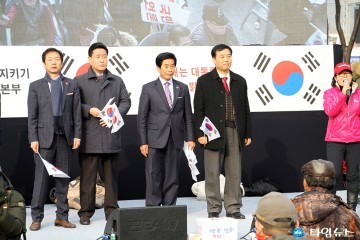 박사모  보수단체 연합  탄핵기각 집회 우익 단체 서울 헌법재판소 앞 대규모 맞불 집회
