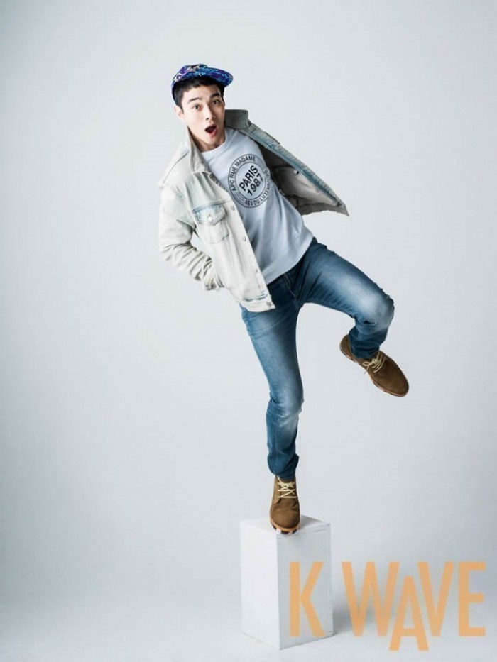 배우 이규한, 케이웨이브 3월호 공개! 스크롤 압박 느껴지는 ‘황금 비율의 사나이’