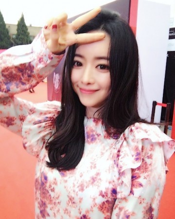 홍수아, 中 영화 ‘방관자’ 시사회 참석 중국행