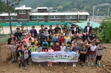 태백 삼성초등학교 내 가족사랑 나무 심기