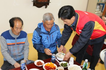 정선우체국 행복나눔 봉사단,어르신들께 따뜻한 삼계탕을...
