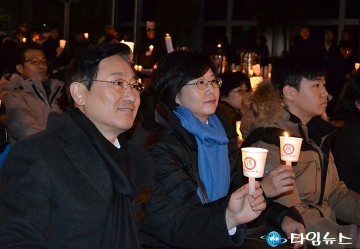 촛불 든 박범계 국회의원