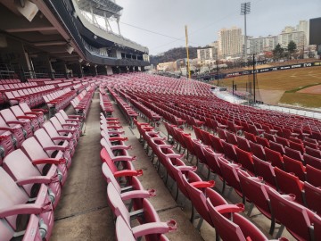 광주시, 기아챔피언스필드 관람석 교체 착수 